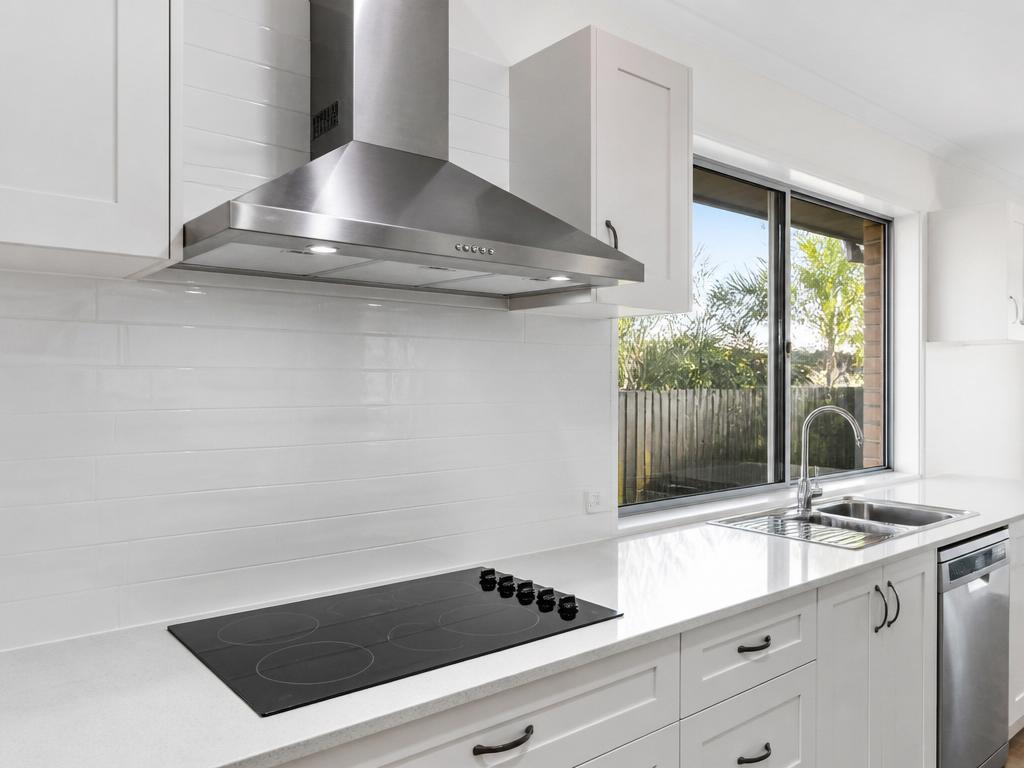 Kitchen Deep Clean after cleaning comparison